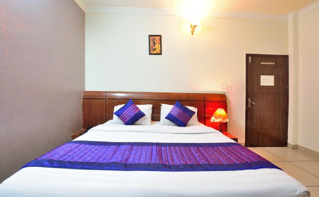 Centra Inn New Delhi Exteriör bild